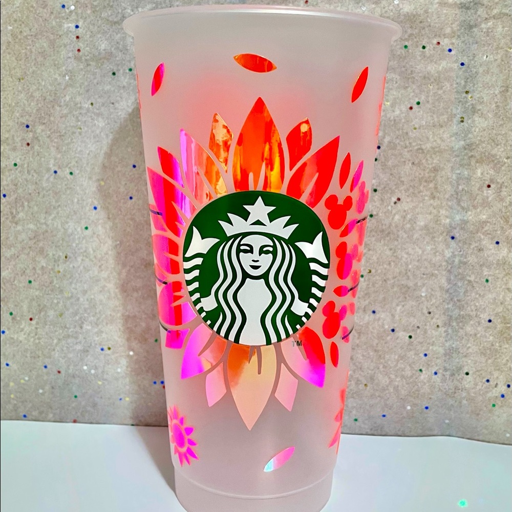 Cups Starbucks chancera color with cold drinks